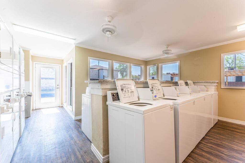 Central 1Br King Bed Suites, Close To Downtown & Domain Остін Екстер'єр фото