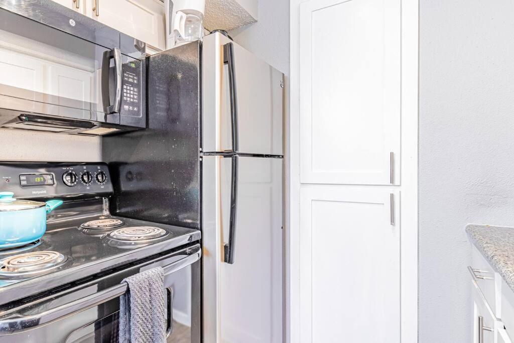 Central 1Br King Bed Suites, Close To Downtown & Domain Остін Екстер'єр фото