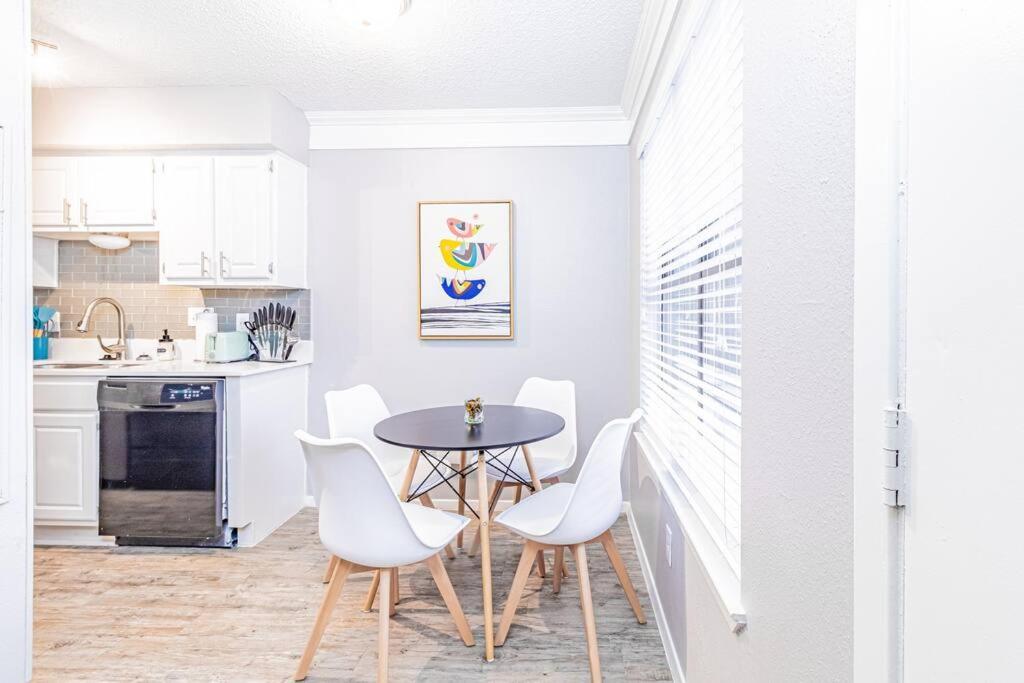 Central 1Br King Bed Suites, Close To Downtown & Domain Остін Екстер'єр фото